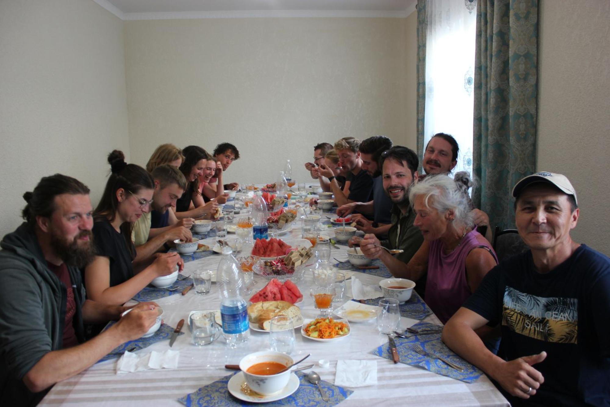 Kochkor Uz-Anar Guest House מראה חיצוני תמונה